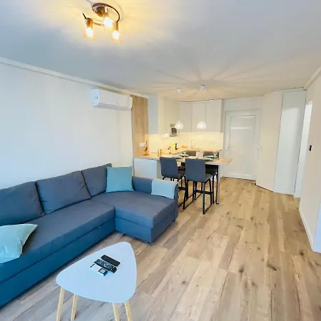 Kazinczy Deluxe Apartment